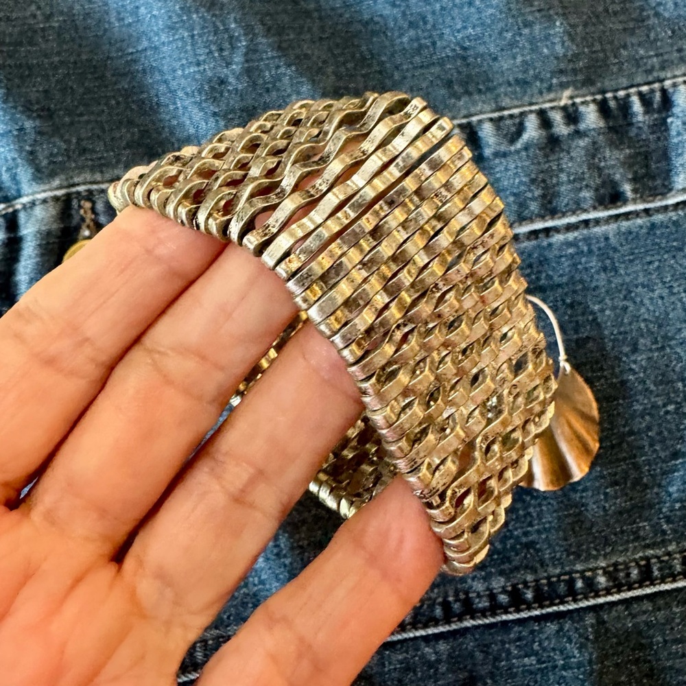 1 set of 2 fashion jewelry: 1 bracelet & 1 pair earrings - Picture 2 of 7
